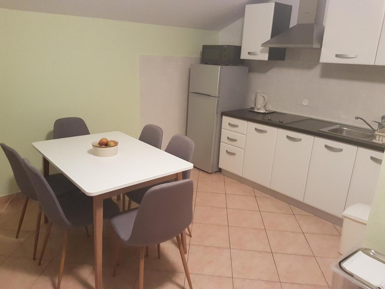 Apartment Danica Brela Buitenkant foto