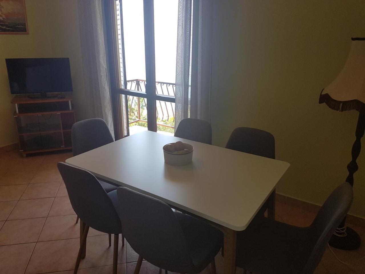 Apartment Danica Brela Buitenkant foto