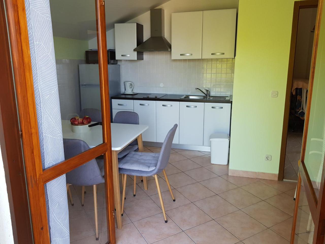 Apartment Danica Brela Buitenkant foto